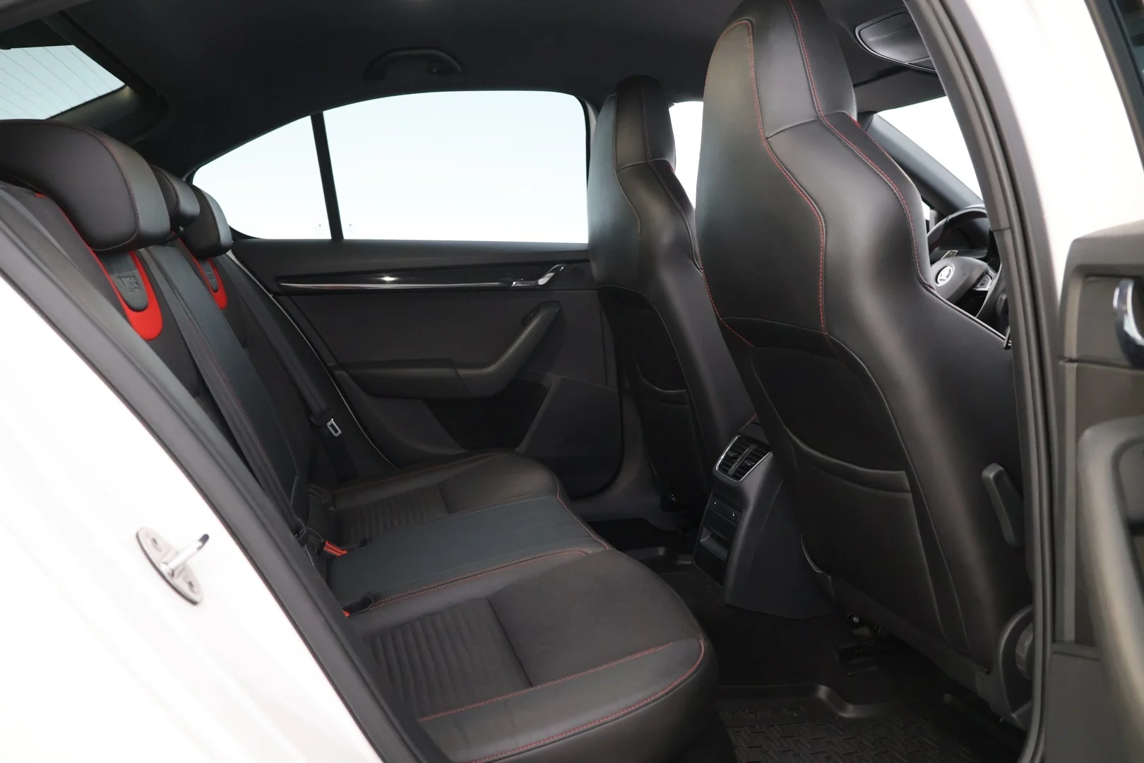Car Image - 1U2OldLB3AUryLk1RPWrc7