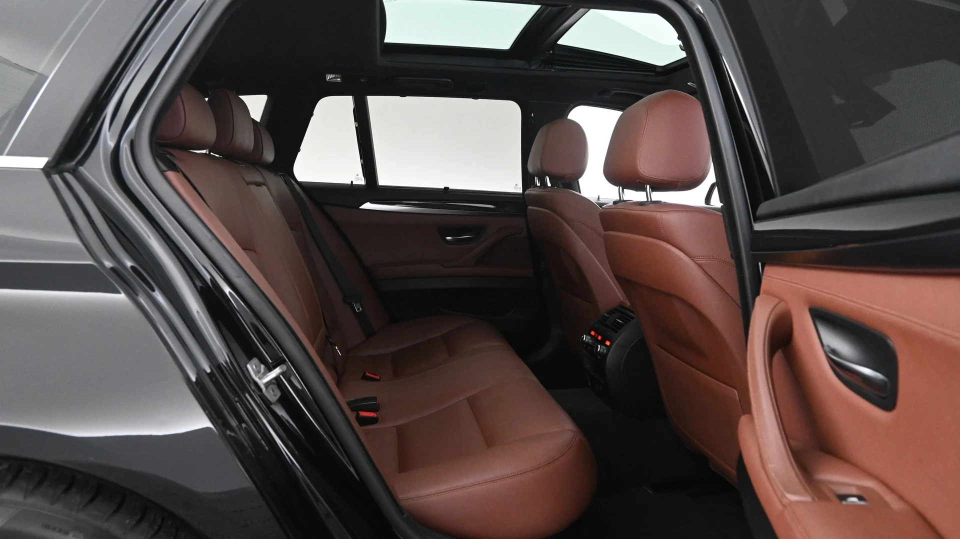 Car Image - 76frSSuOAhiDVE1KFDuAsd
