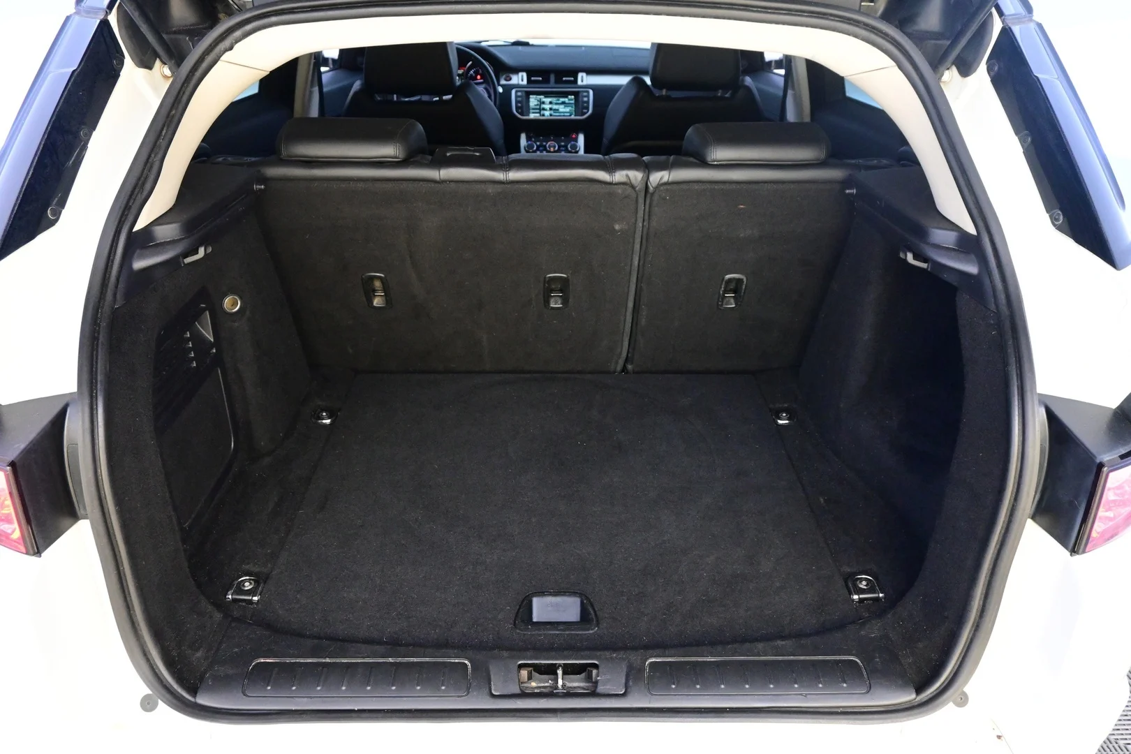 Car Image - 1mEab8oC9X64CwOmq8rwDN