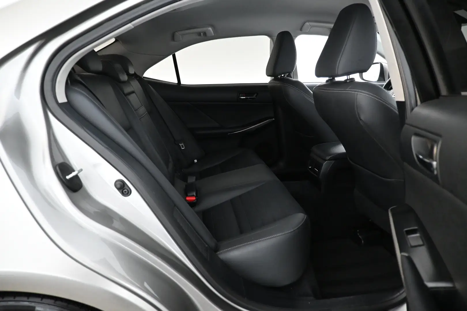 Car Image - 4lfQB3mO3gS1PAb1aFEYYR