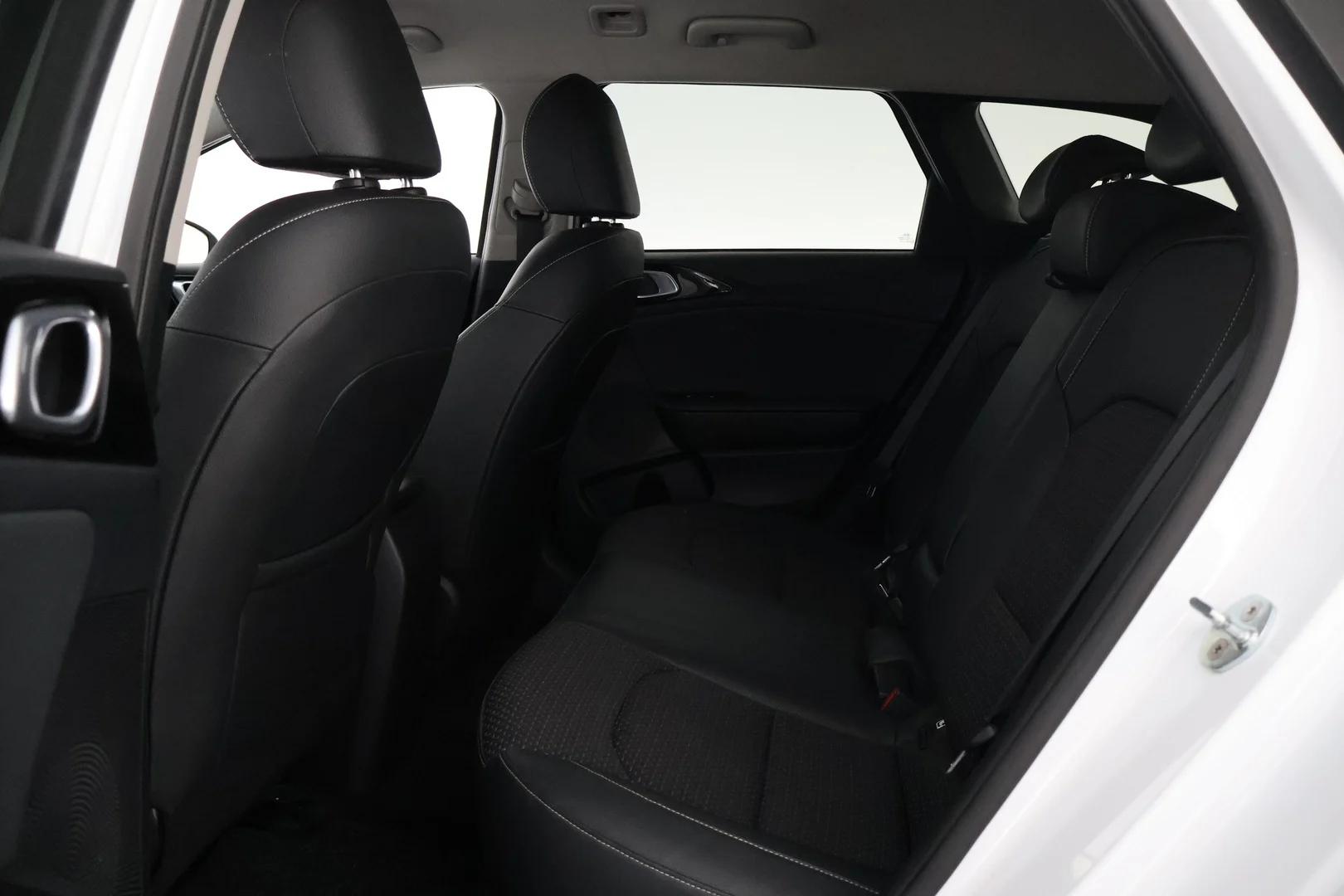 Car Image - 25s0Dg5WlzFAN72DZ9q37F