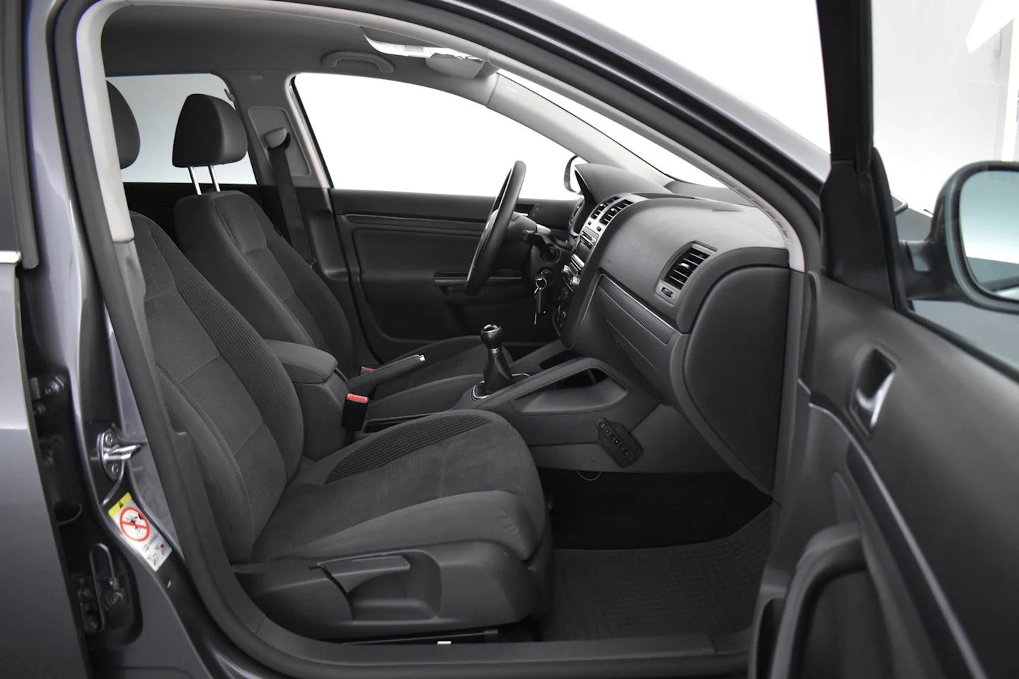 Car Image - 5GppVSubvnVs4aZrHH8oMN