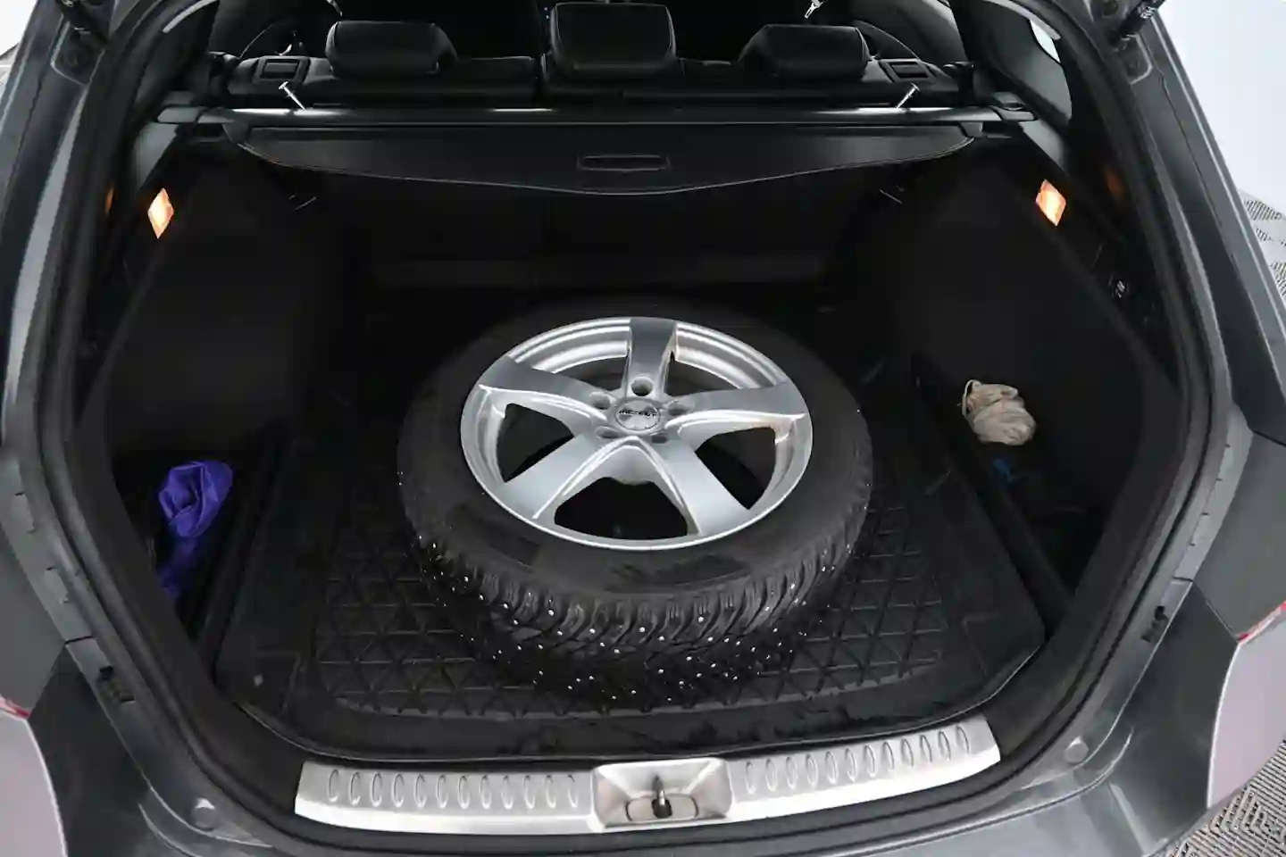 Car Image - 67lDgxFYsF8c4OdE6o2lP5