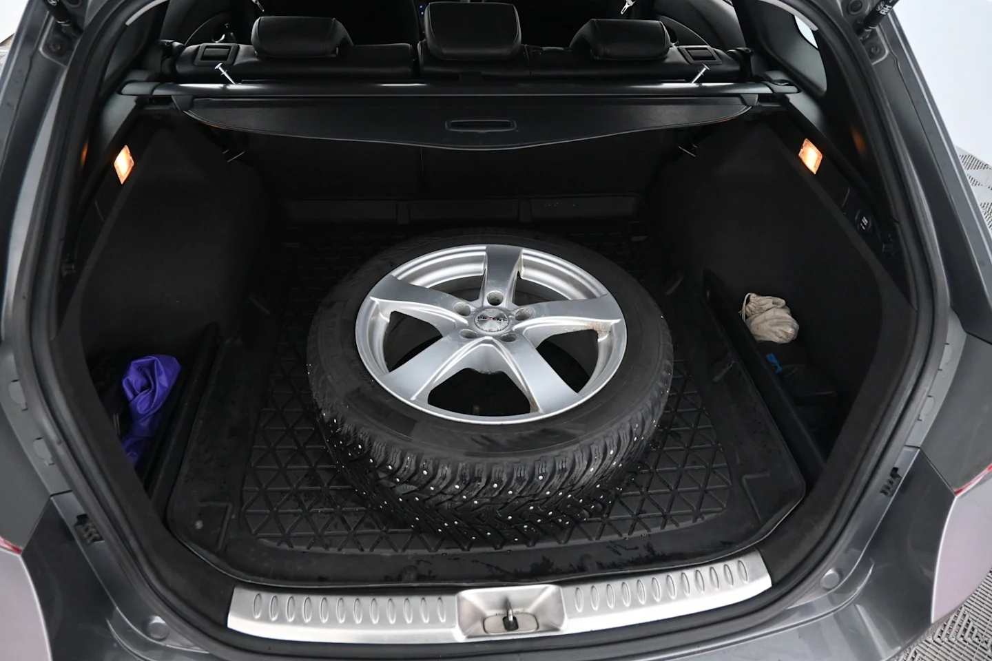 Car Image - 67lDgxFYsF8c4OdE6o2lP5