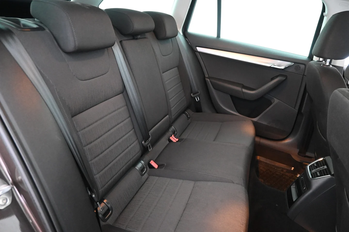Car Image - 2hztf6uixWny2MhS2VhcAI