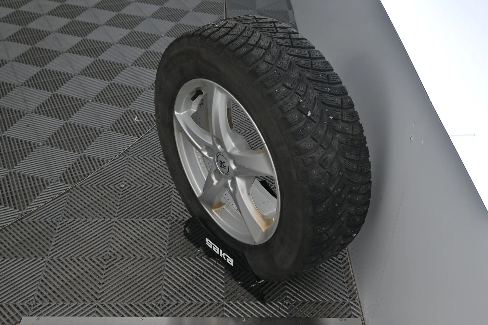 Car Image - 7aonO8mzbwZclfuSqIDcDe