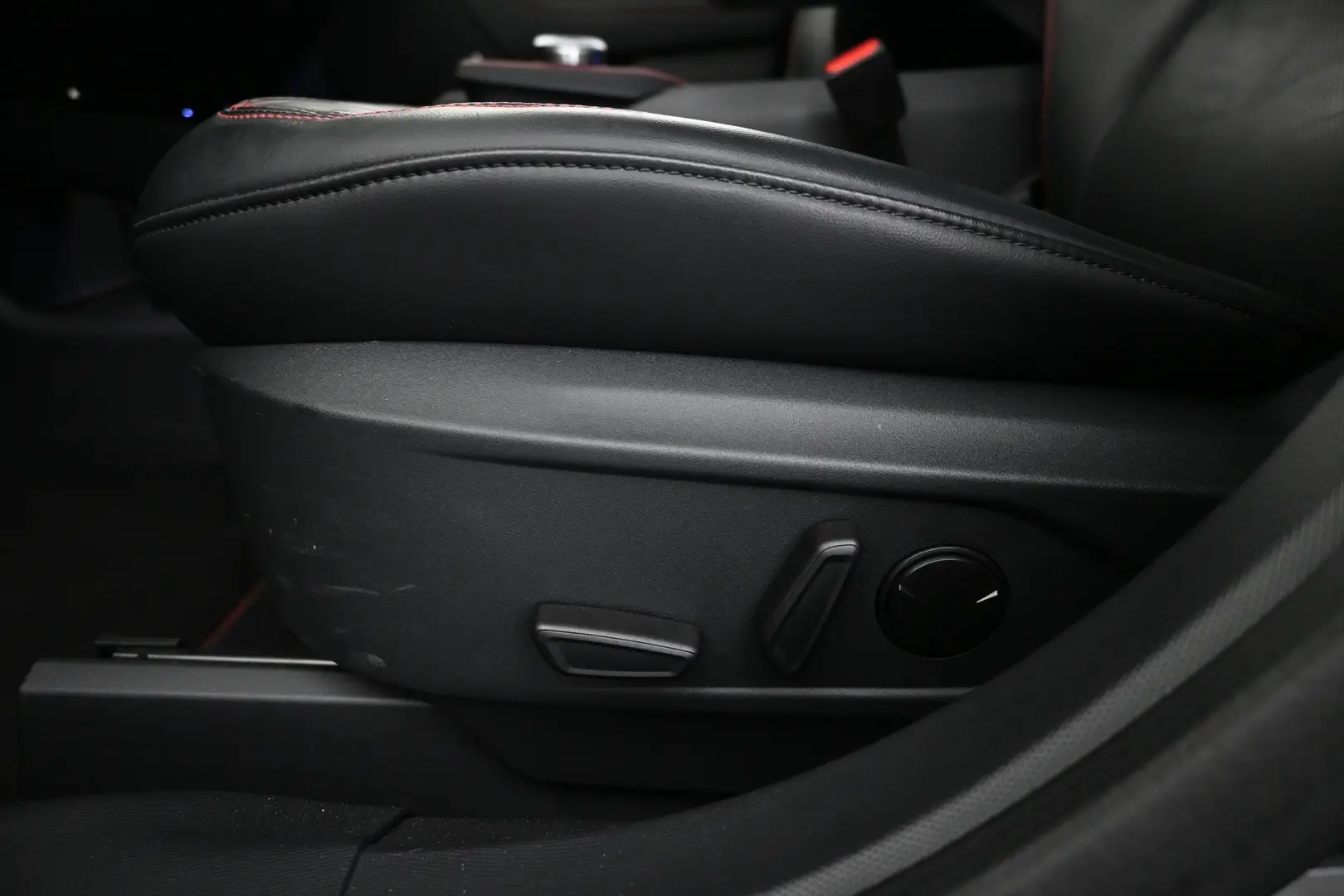 Car Image - 5ZU25Ch1TTxyNCcEBVAnFB