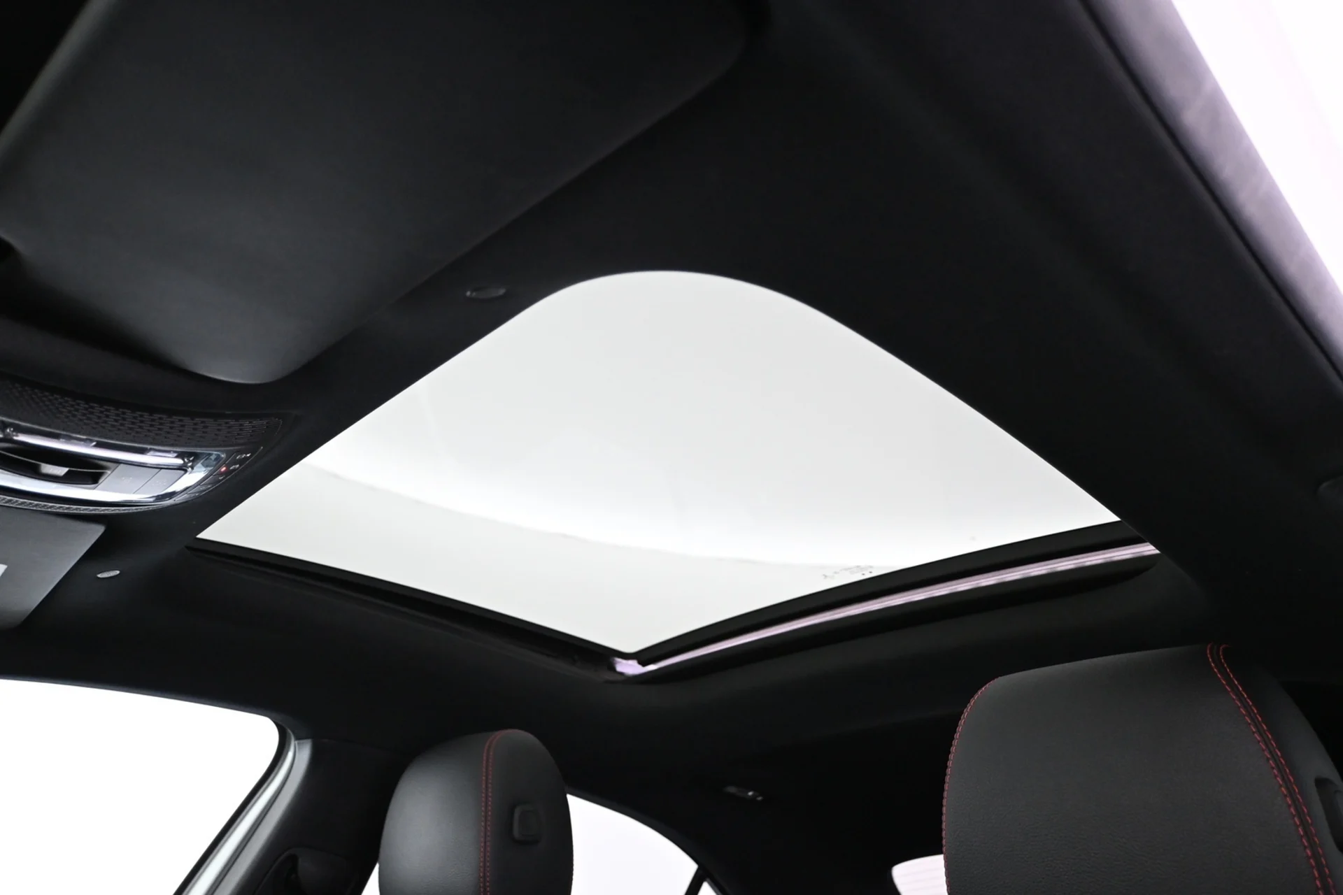 Car Image - 6OCb2r1HhRXv9CccbG1yZc
