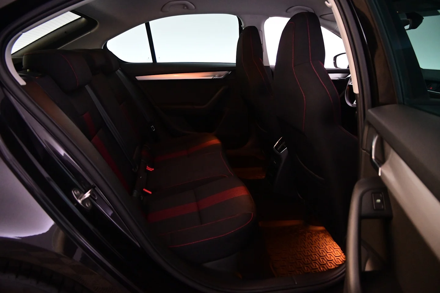 Car Image - sdPKxsGzL9kKH438wTOgi