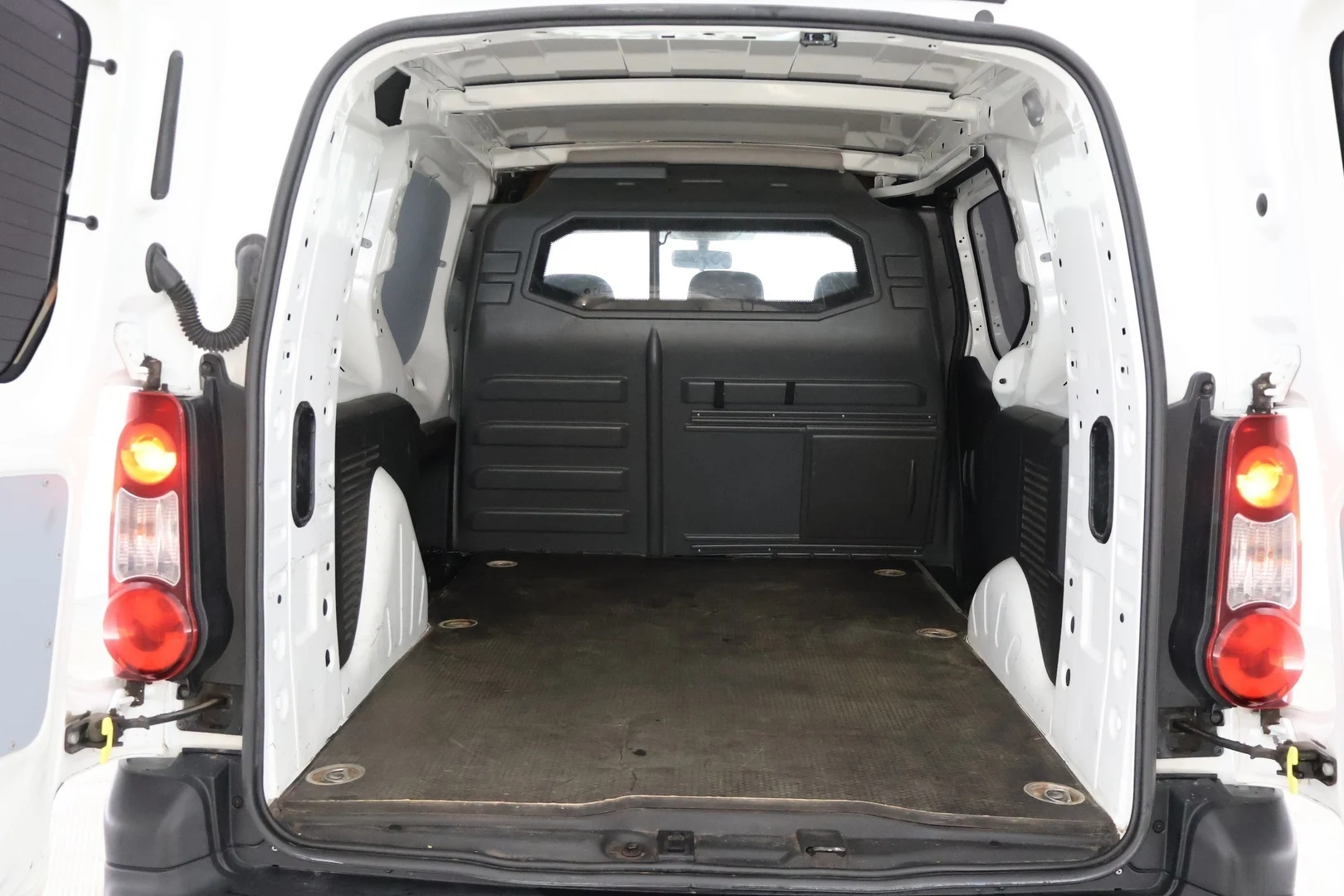 Car Image - hsSDutGJRiwnzyGedp9Sx