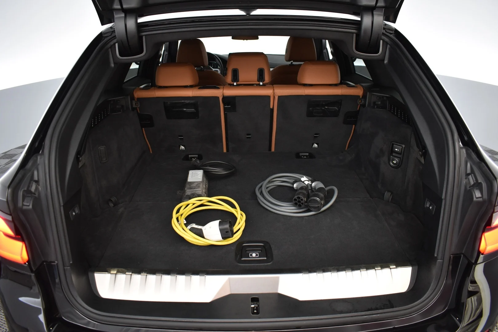 Car Image - 4GJHEKJGbCQ1b1amxKUX1y