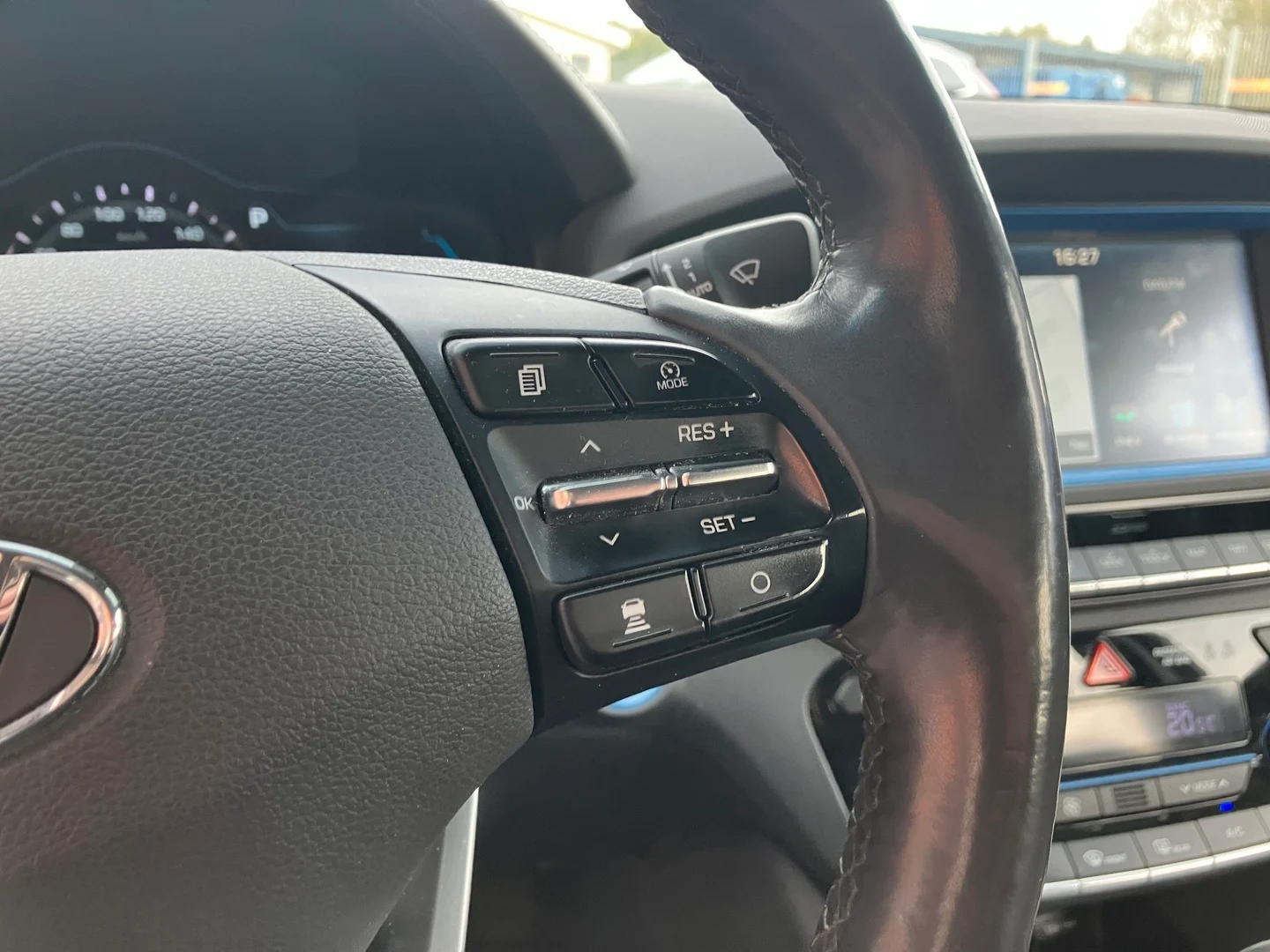 Car Image - 43lOlxZO4PZCwmN3pY4bYZ
