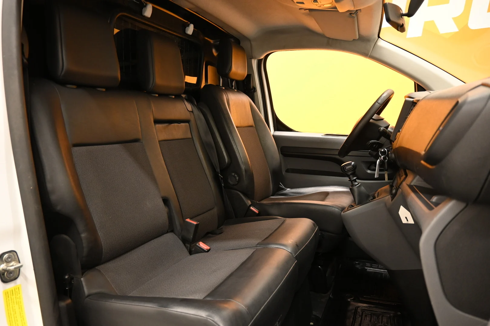 Car Image - 1FWrUbg0W9cN6Qc0TOAOr1