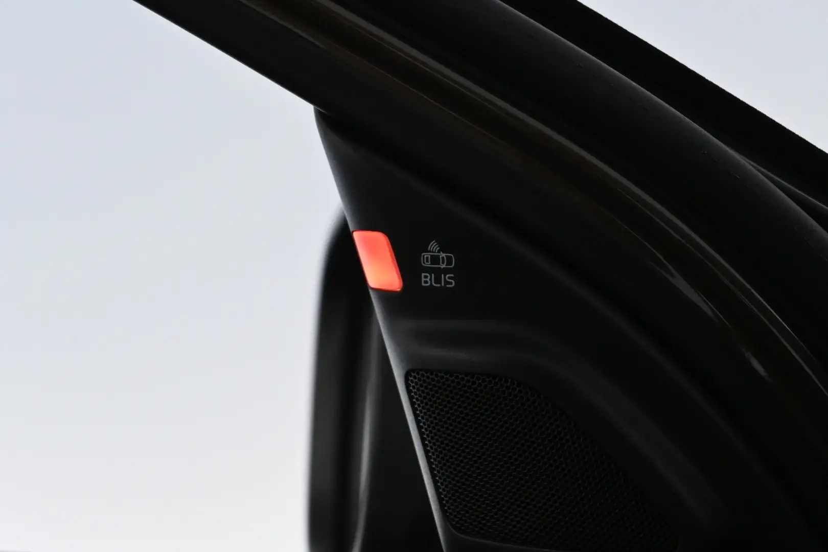 Car Image - 3mNiNTfP2GxawDgCaOcXdj