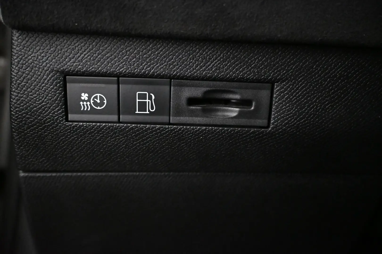 Car Image - 4r4IsfMXD5sW6aJBjMOv4P