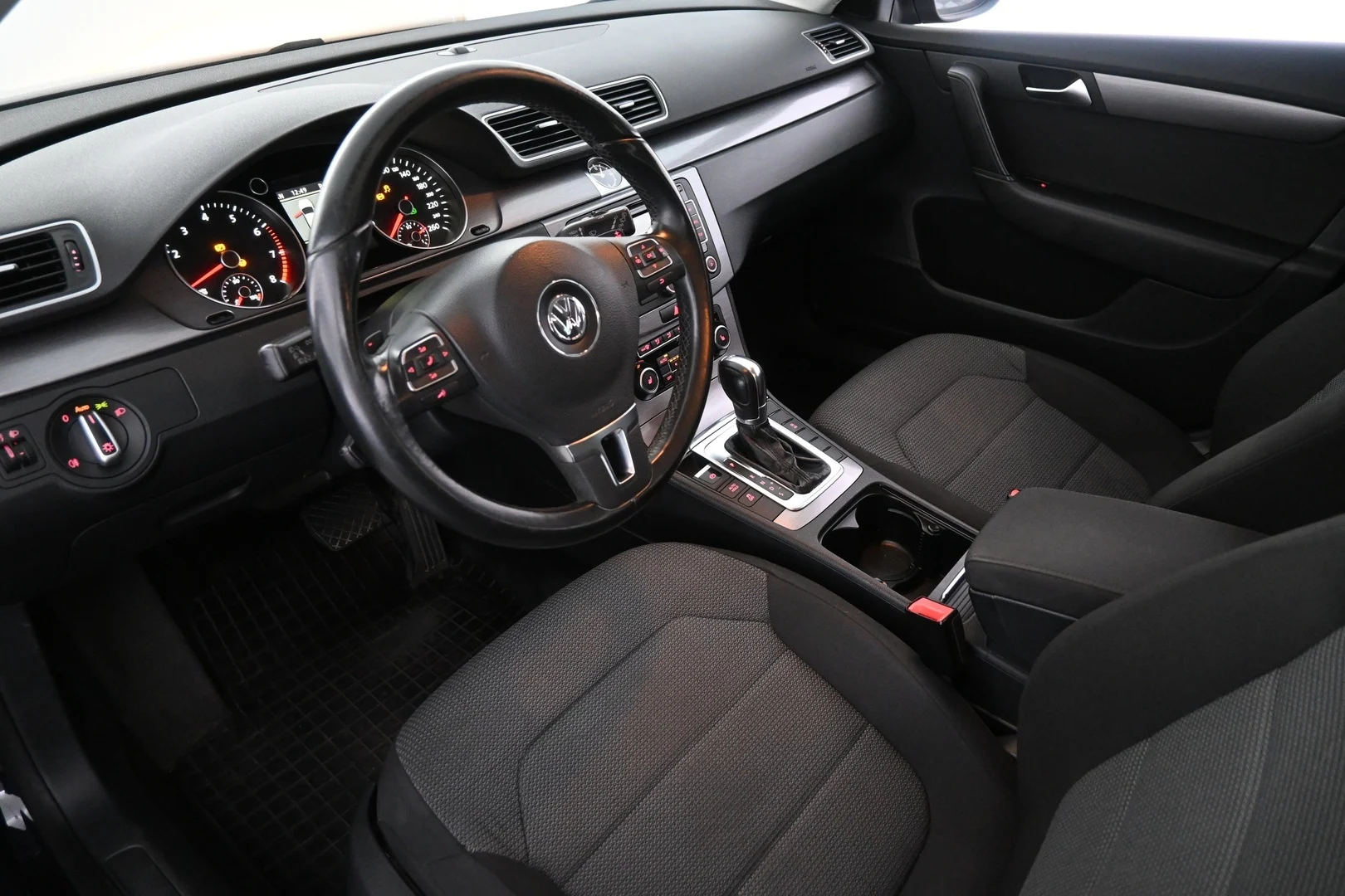 Car Image - 1d0el1UEcZKp0Zbo4VivaJ