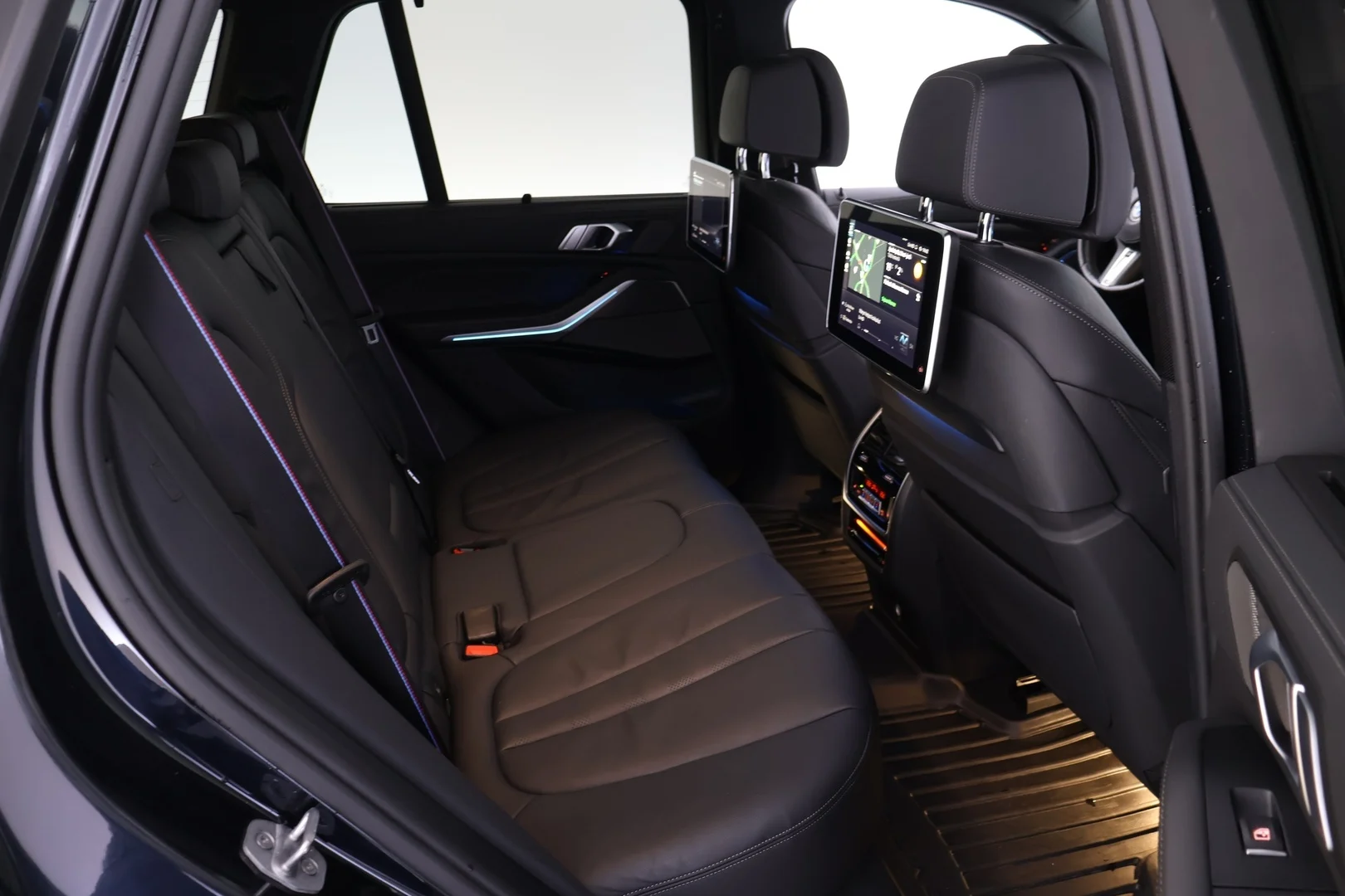 Car Image - Kf1k6CBCGhWbKmKWPBUEk