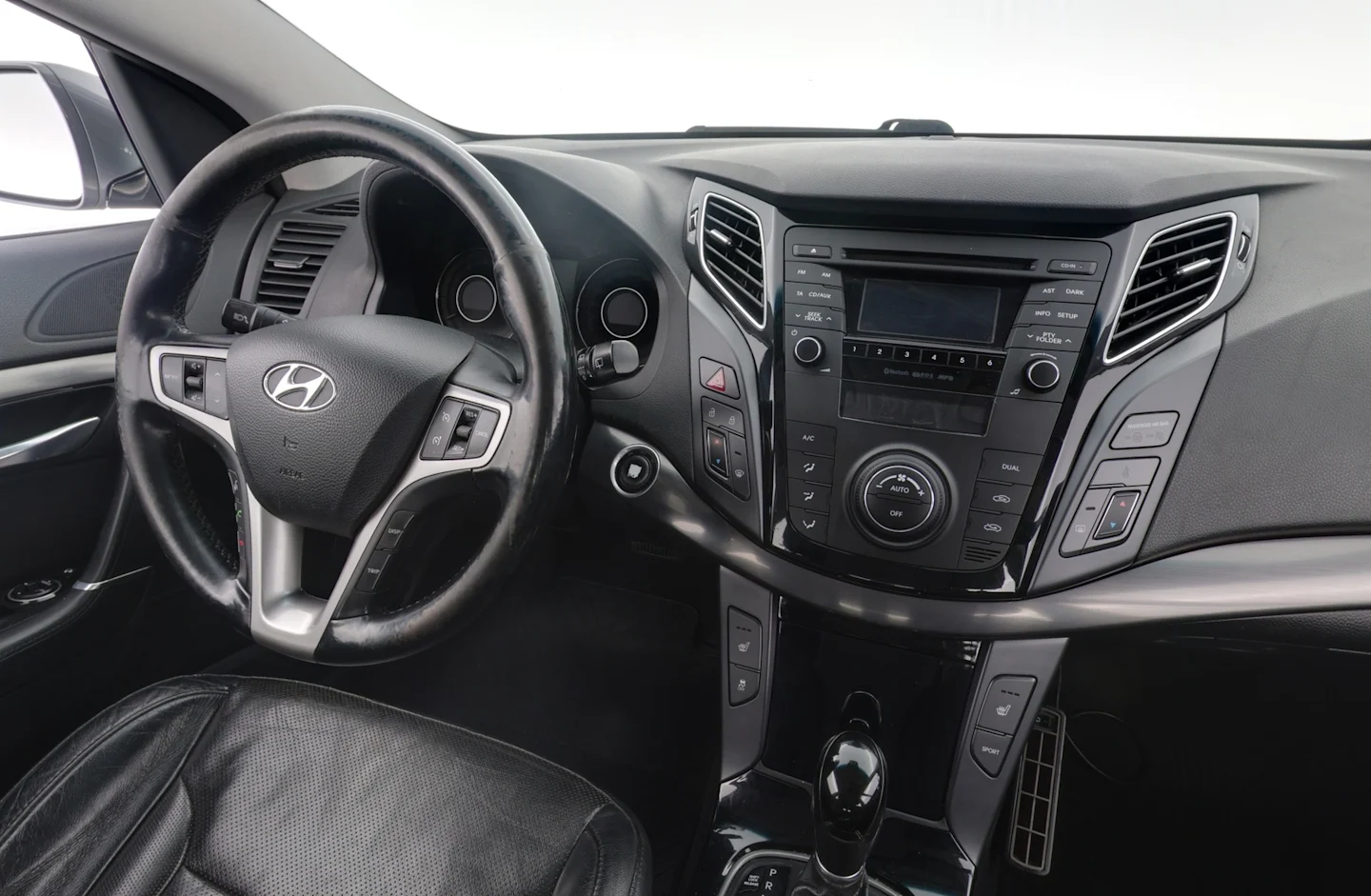 Car Image - 67lDgxFYsF8c4OdE6o2lP5