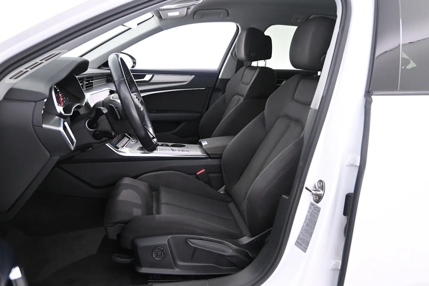 Car Image - 5dnJBPd3tD1xa3XuLfCe4i