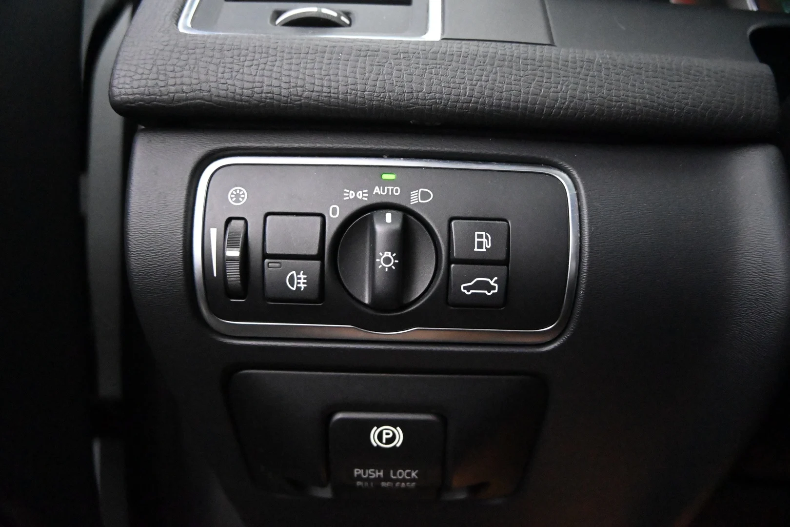 Car Image - 3lC4AdReMY7N1EySRgn8o7