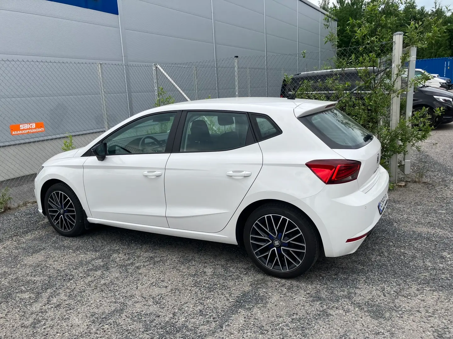 Car Image - Zqhi1z6HN6hQLfbuXwLWF
