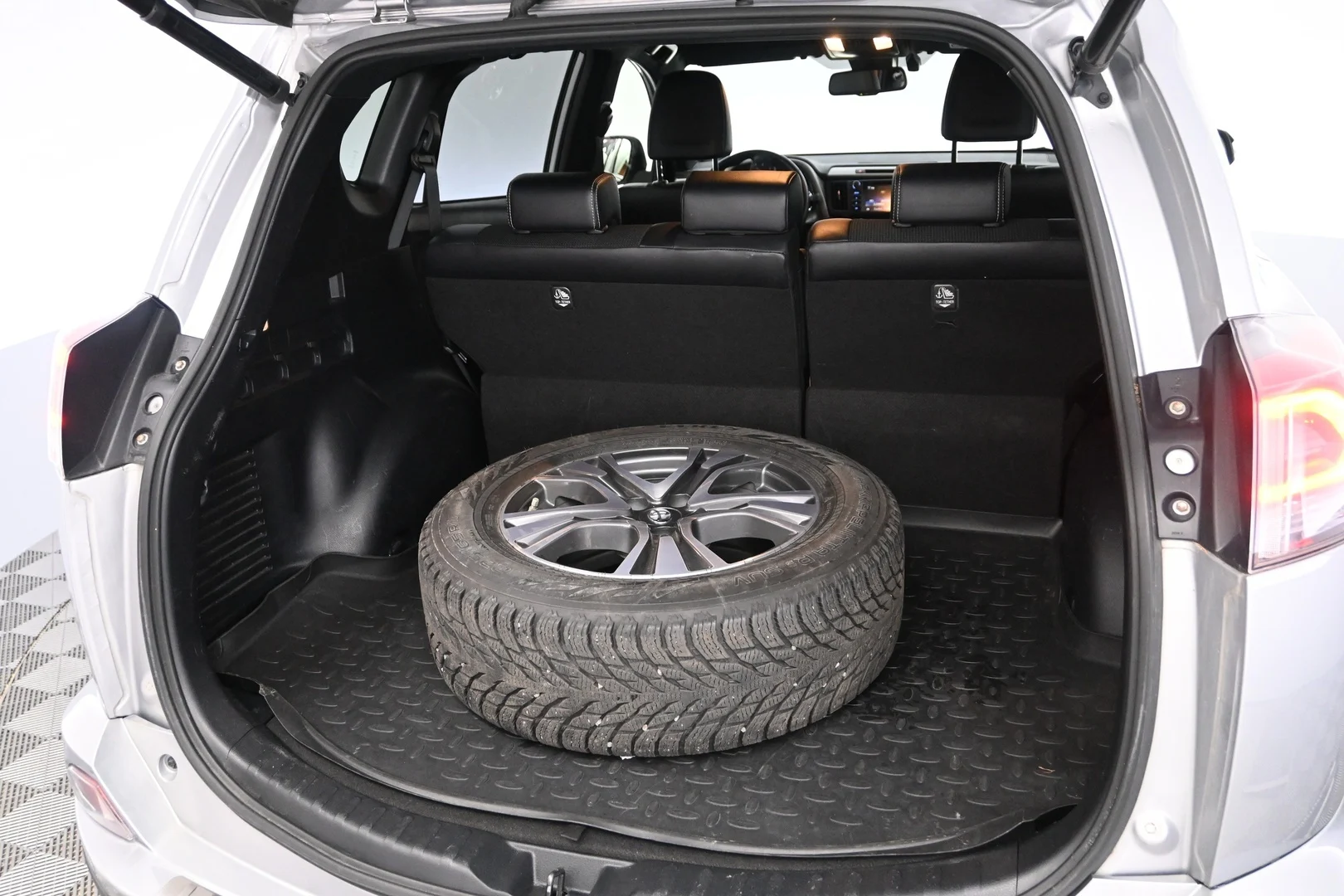 Car Image - 5kEZ8WujXzL8qyskTkSQeS