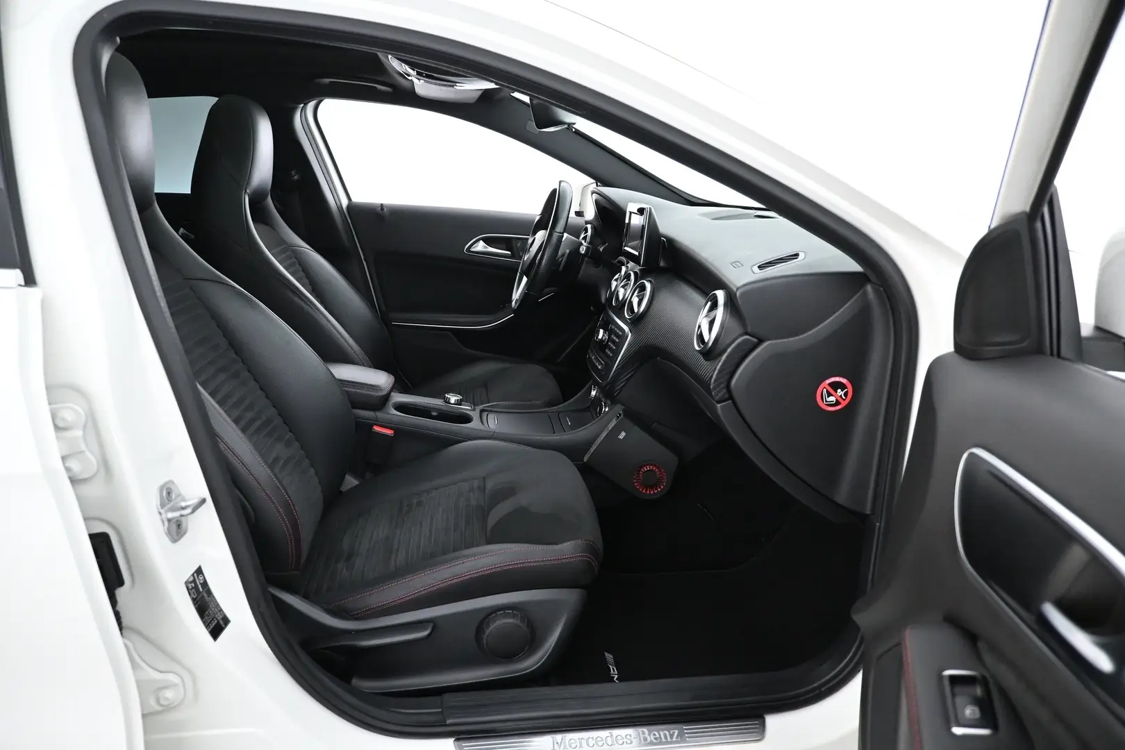 Car Image - CdHWxLMcfTzgBgPoOFqo9