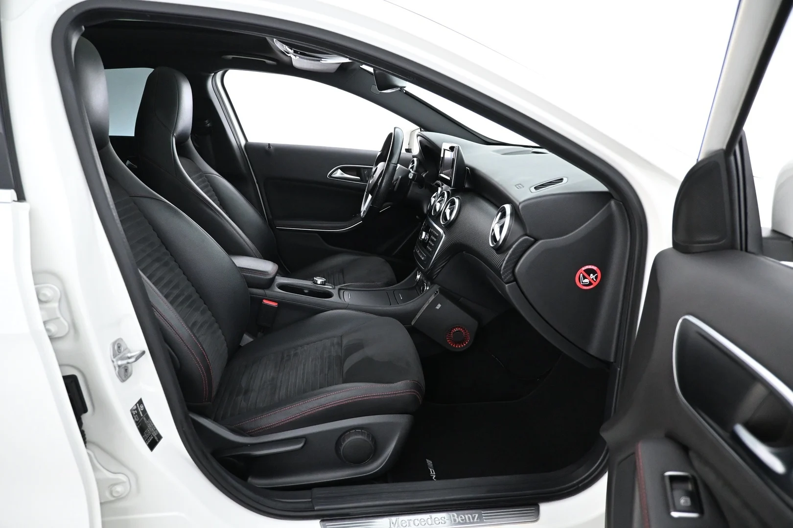 Car Image - CdHWxLMcfTzgBgPoOFqo9