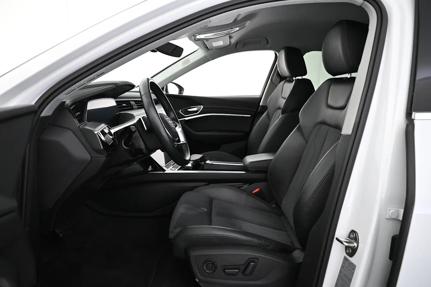 Car Image - FrliycviR5Avr3tVogbnr
