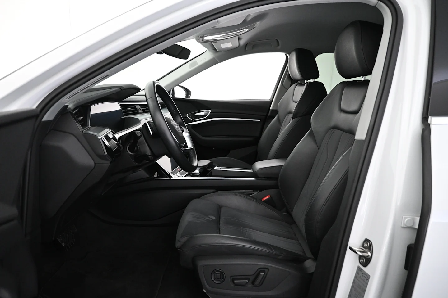 Car Image - FrliycviR5Avr3tVogbnr
