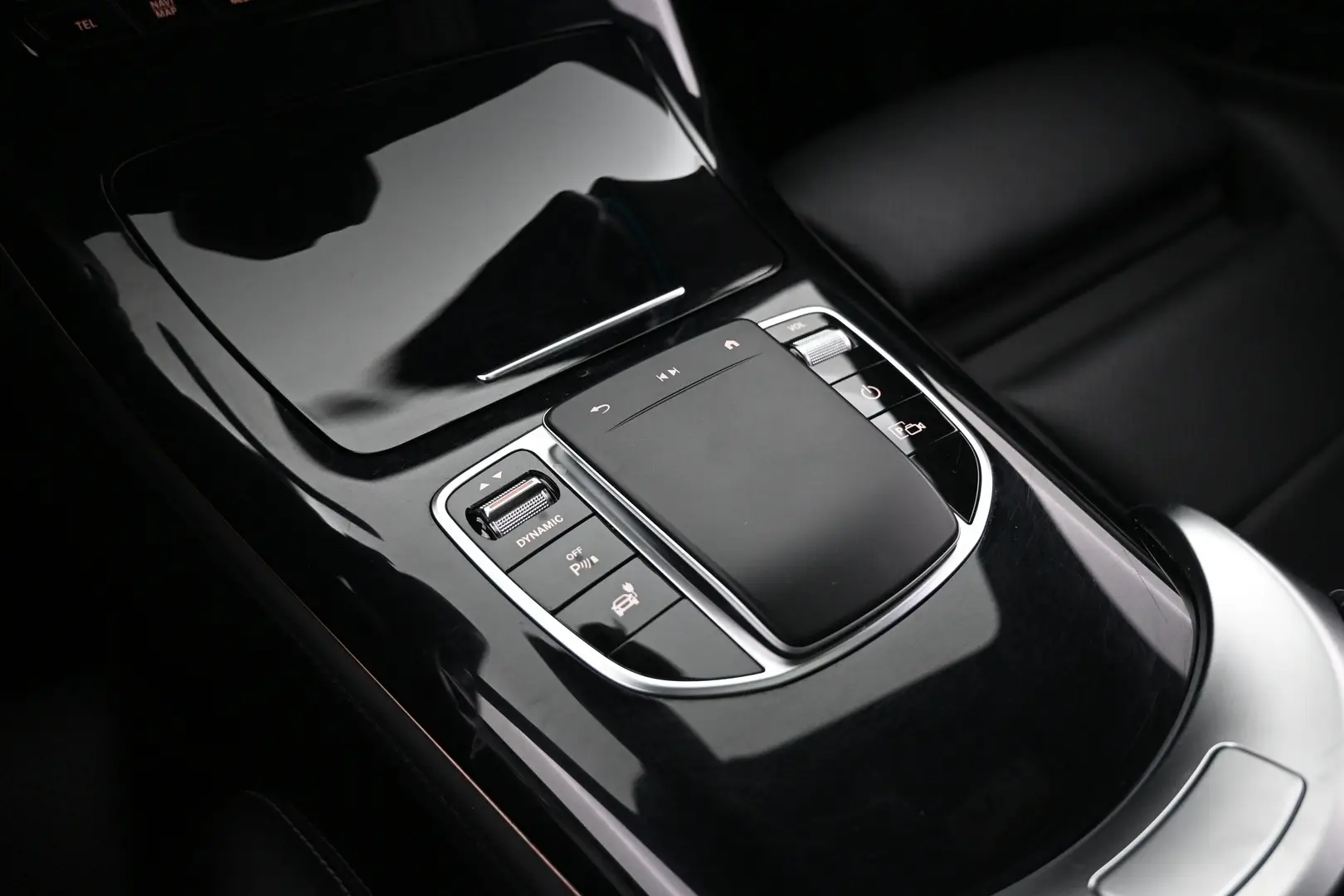Car Image - 6z6KQnSCaI04H7tfwR1sUJ