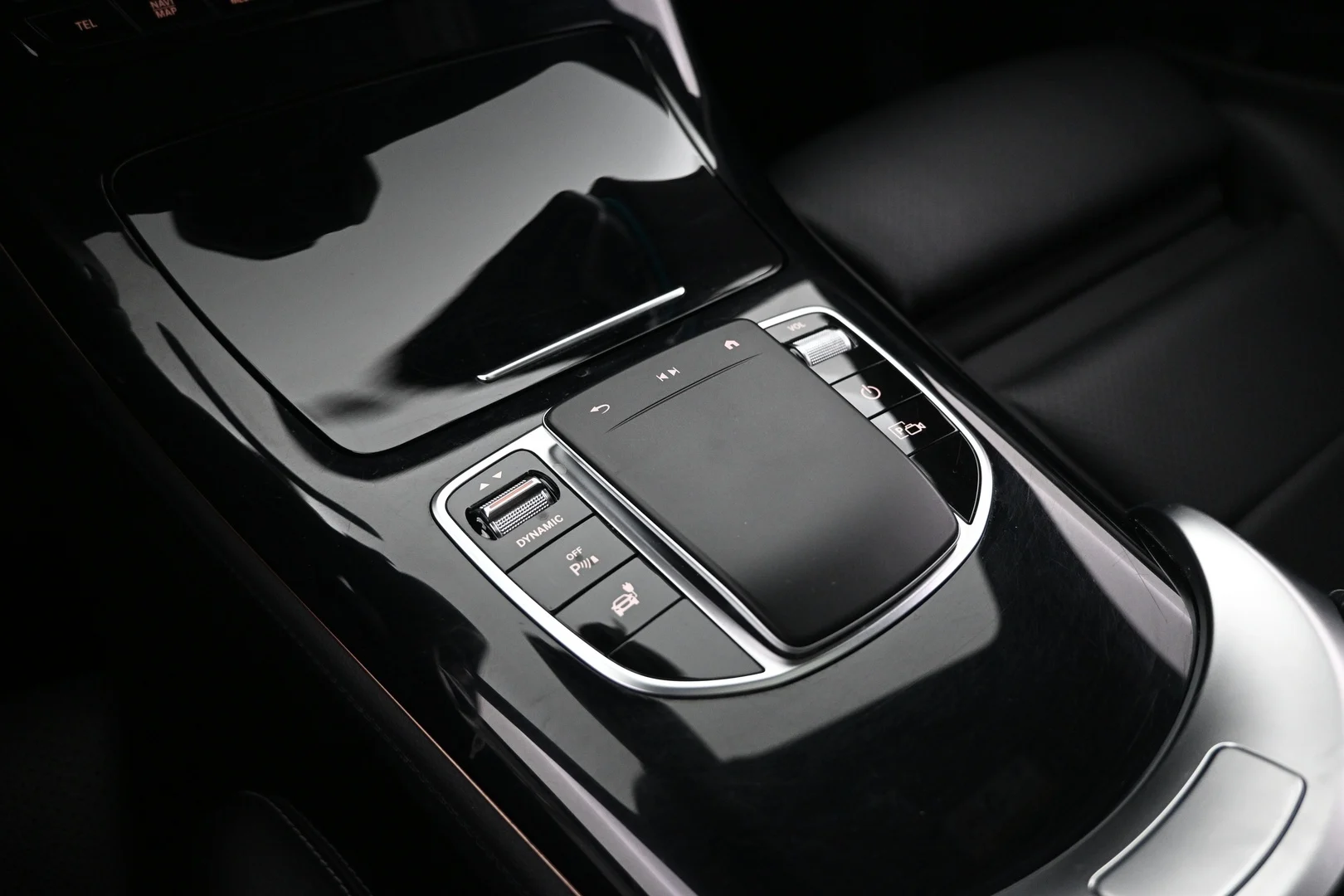 Car Image - 6z6KQnSCaI04H7tfwR1sUJ