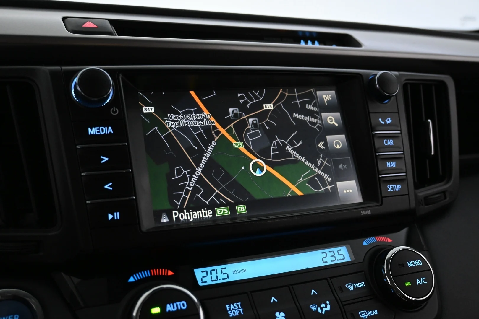 Car Image - RyOYXlLZwPC0aTGEDP7xU