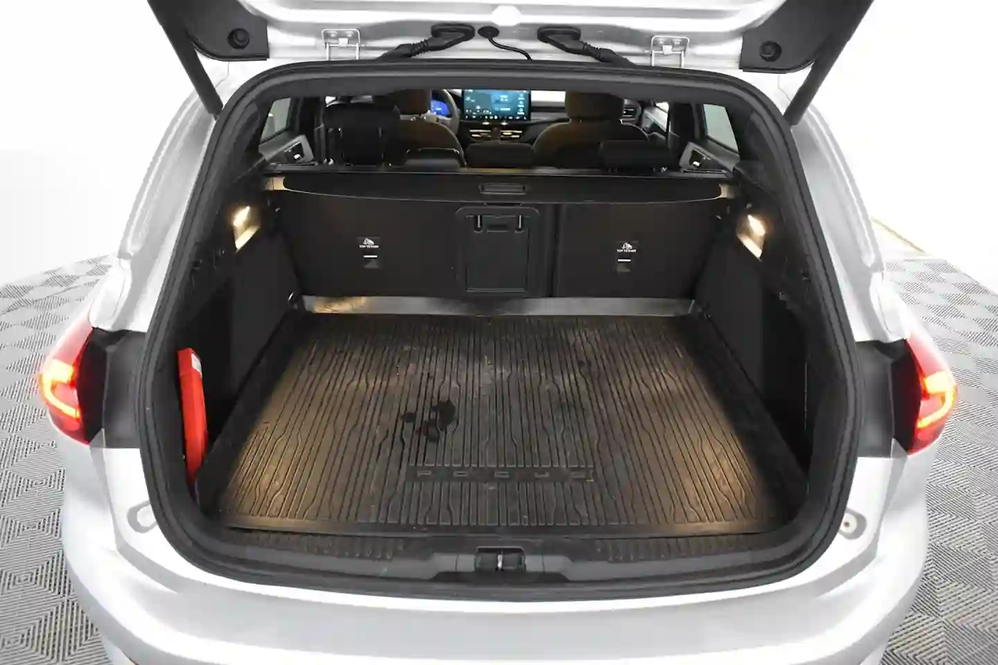 Car Image - lystnPHHk4tAJK4A3CfU3