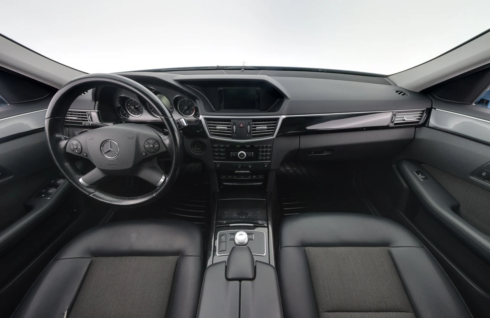 Car Image - 2F25P1isNs5zFWkYgyPdMM