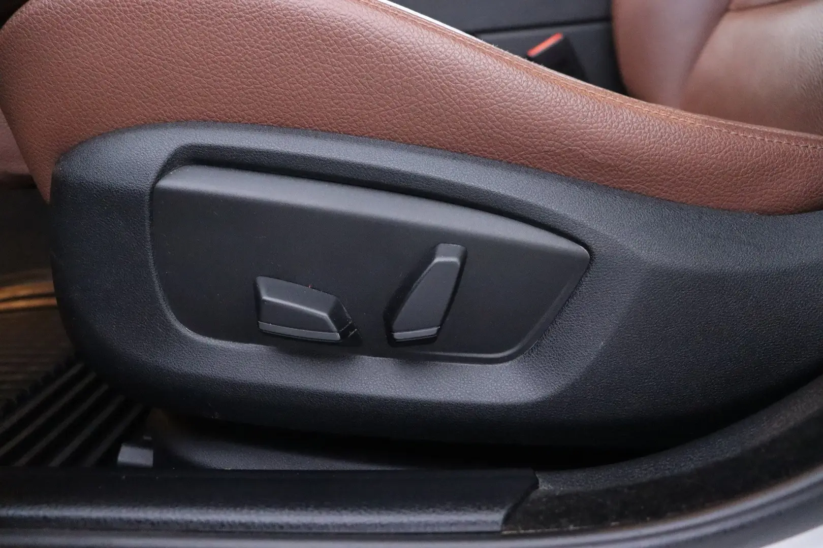 Car Image - 37kjHxqsmwUtrzNgeHtRyX