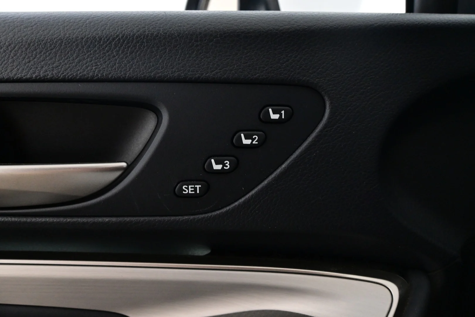 Car Image - 6fKwNo8fVVPq22Mnk8V92n