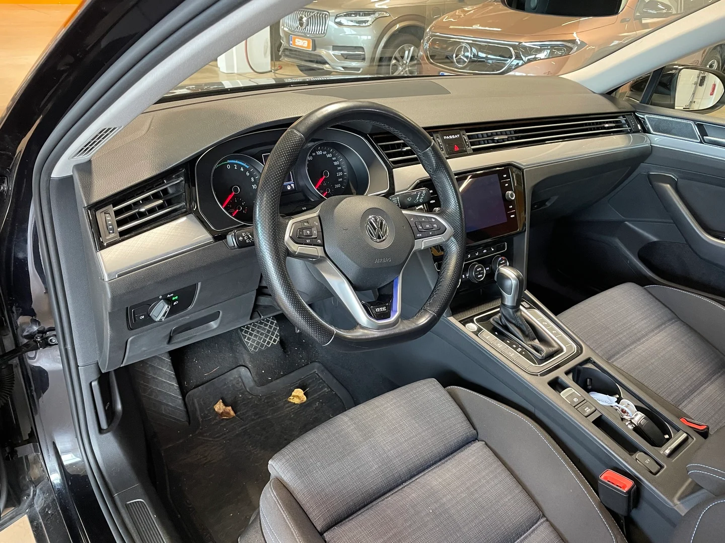 Car Image - r7yhjrQp9d8bEWDNl5RYX