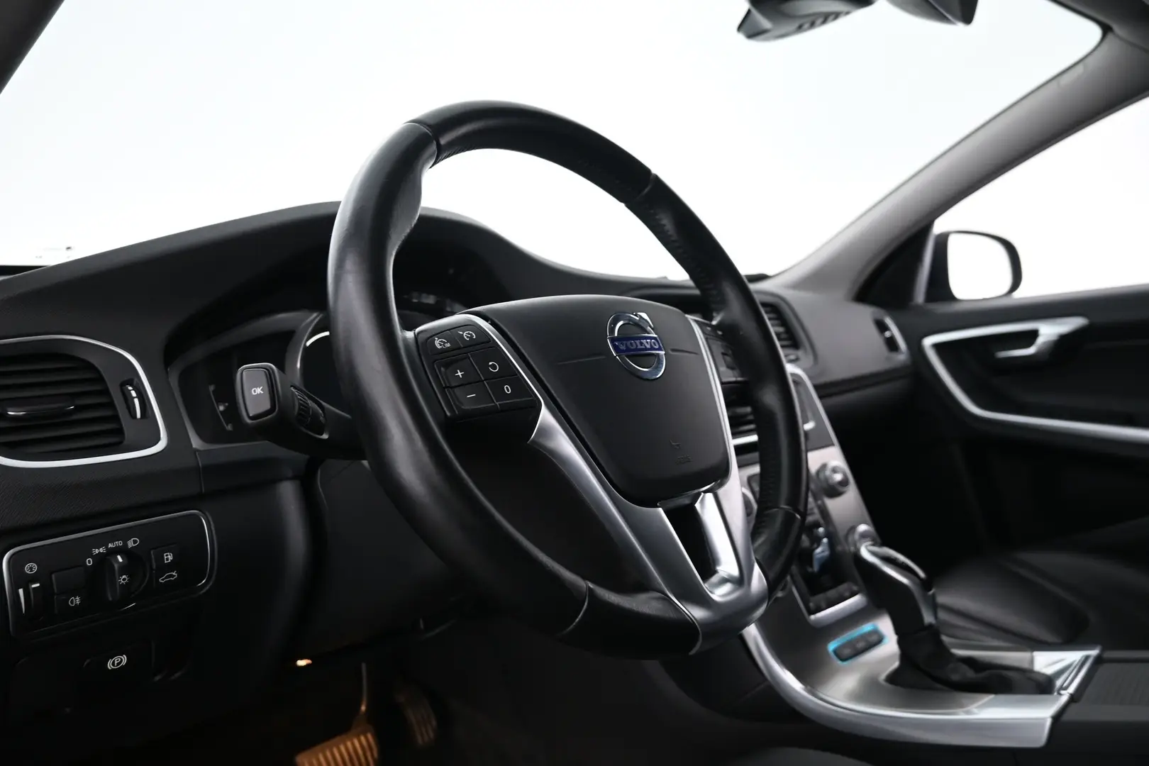 Car Image - 50OL12eRPZPeZS5JU7hMqB