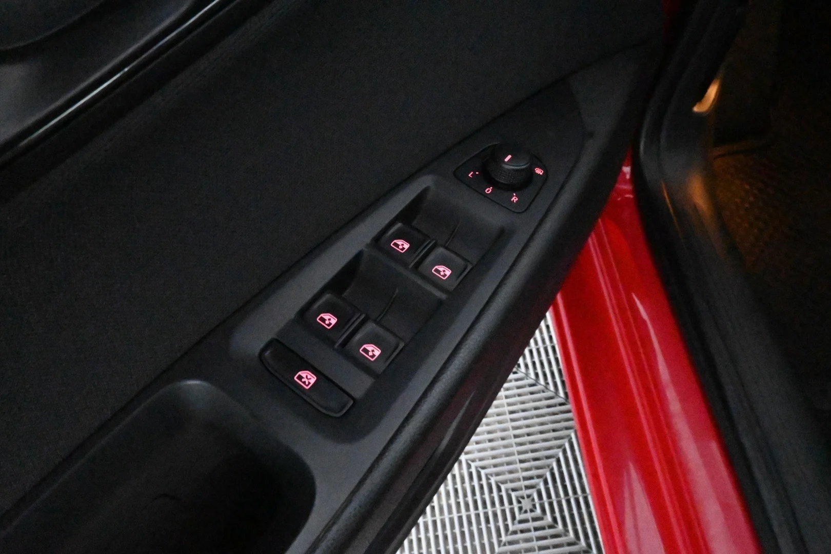 Car Image - 3taOnpiPsMta6NmBdwB9eW