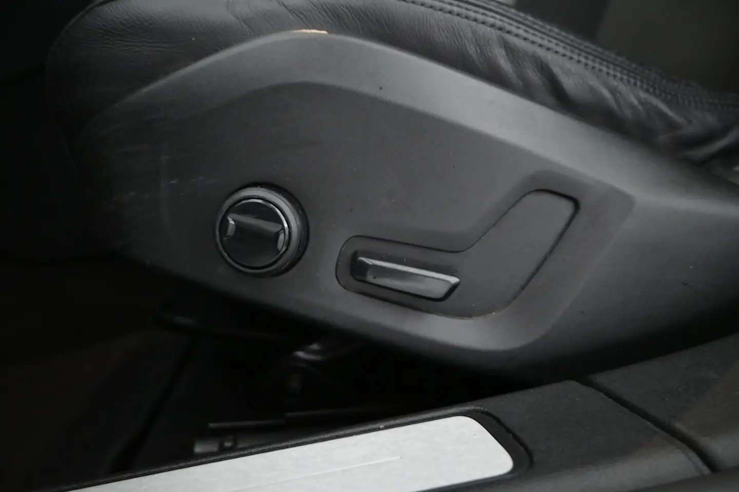Car Image - uDDOUX4sCfxrj5MZD8XOL