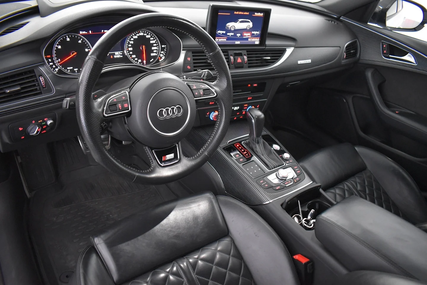 Car Image - 3nFUvN1M9aJVHc8W7sVHe3