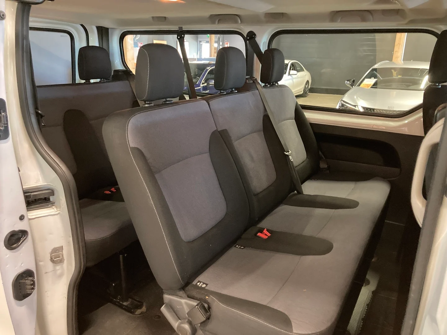 Car Image - 4qhEZQ710CPyITQjn7afU1