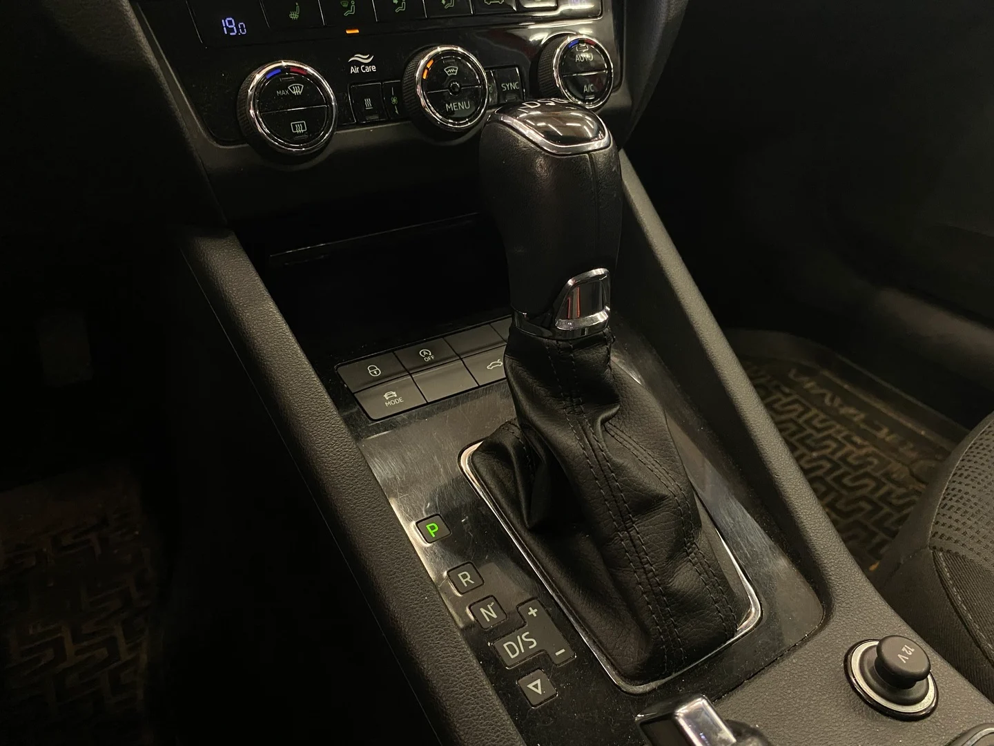 Car Image - 4iMJpscrkhMcuzCYb6c4Hz