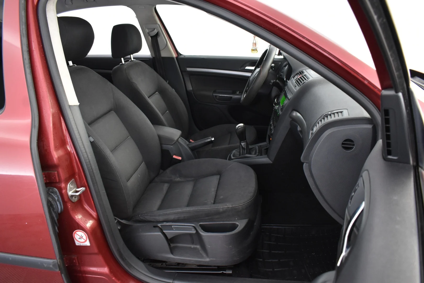 Car Image - 1UxU6LSHITIcvP2uDx2cWR