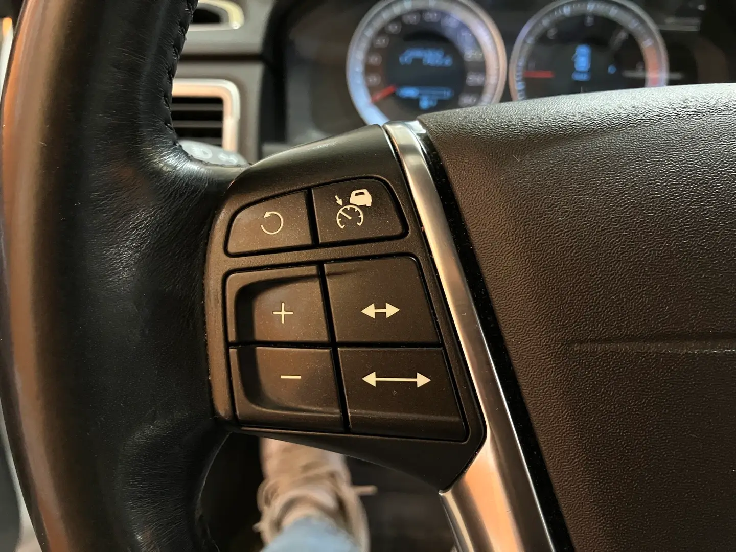 Car Image - 4ASlSoQu7SS39nRo4MtXiK