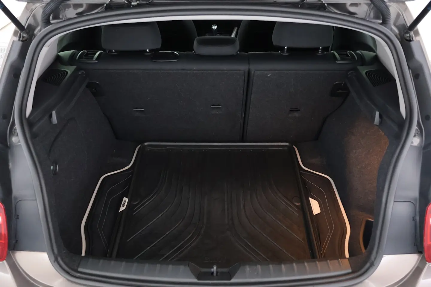 Car Image - 32qFBIEd9GA4Ijrslvq4Mk