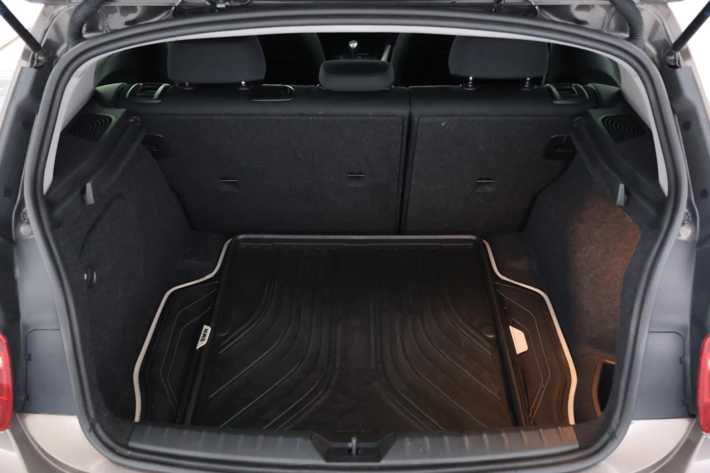 Car Image - 32qFBIEd9GA4Ijrslvq4Mk