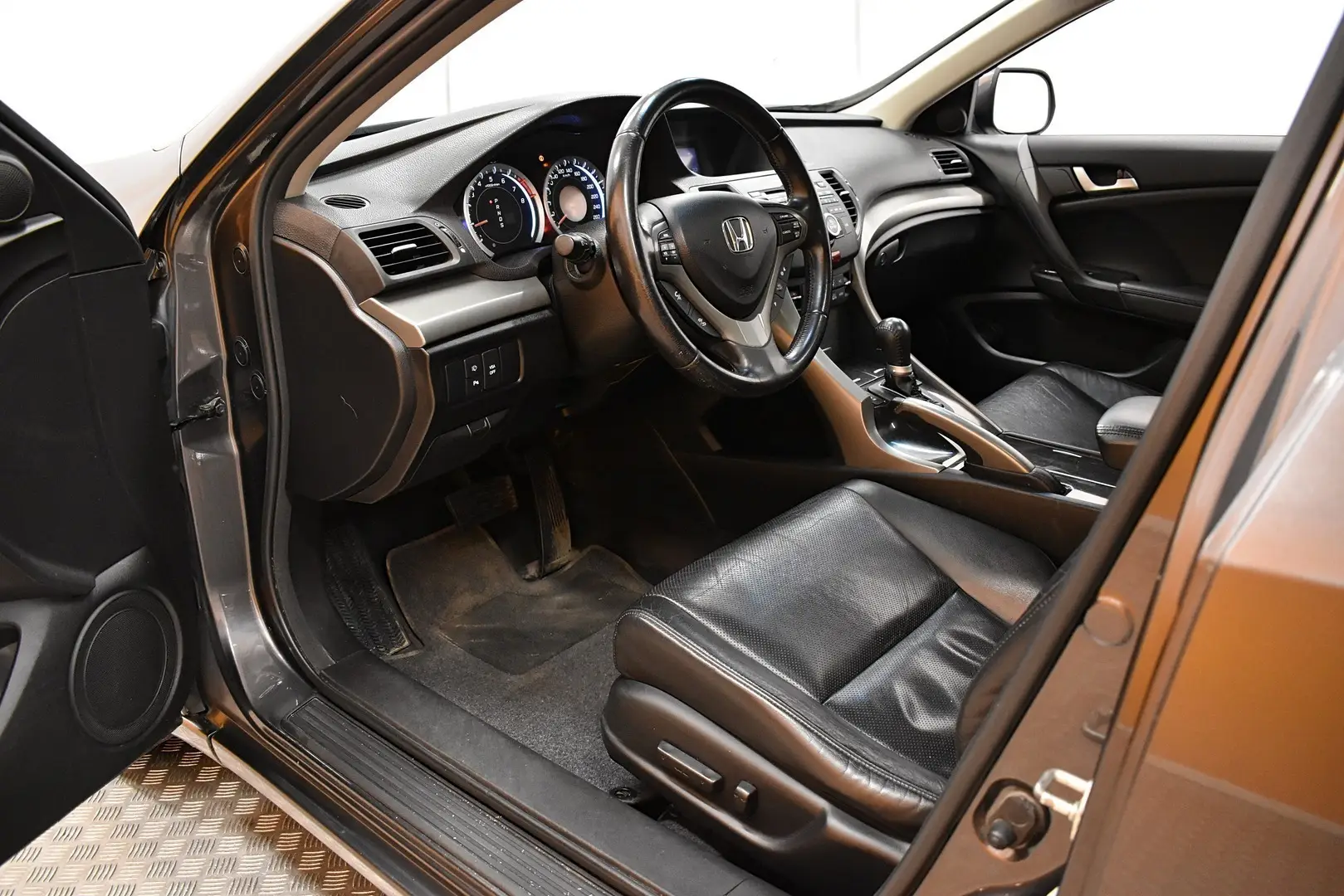 Car Image - qLJ4DGhbebpRa6HcJoZke
