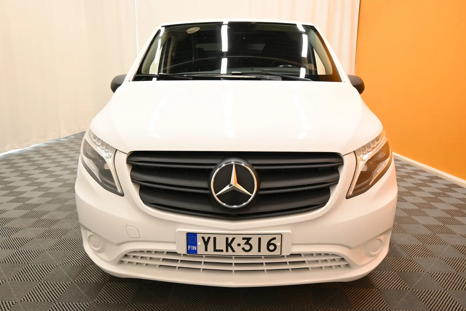 Car Image - FPeHzJC5u2qU1ggMD4zXZ